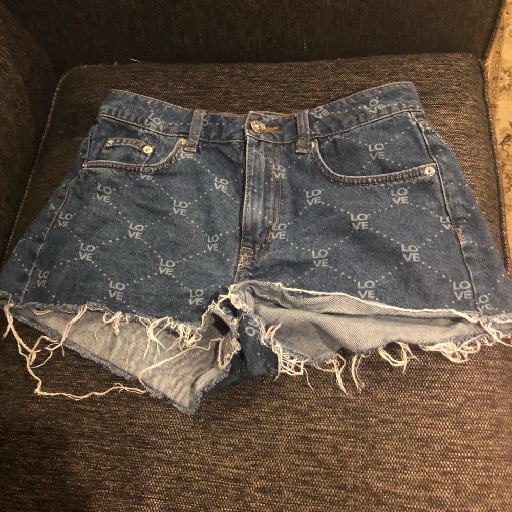 HM love shorts